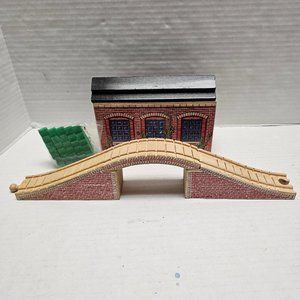 Britt Allcroft Thomas The Train 90s 1996 wooden Pieces Bridge Shed Green Trees